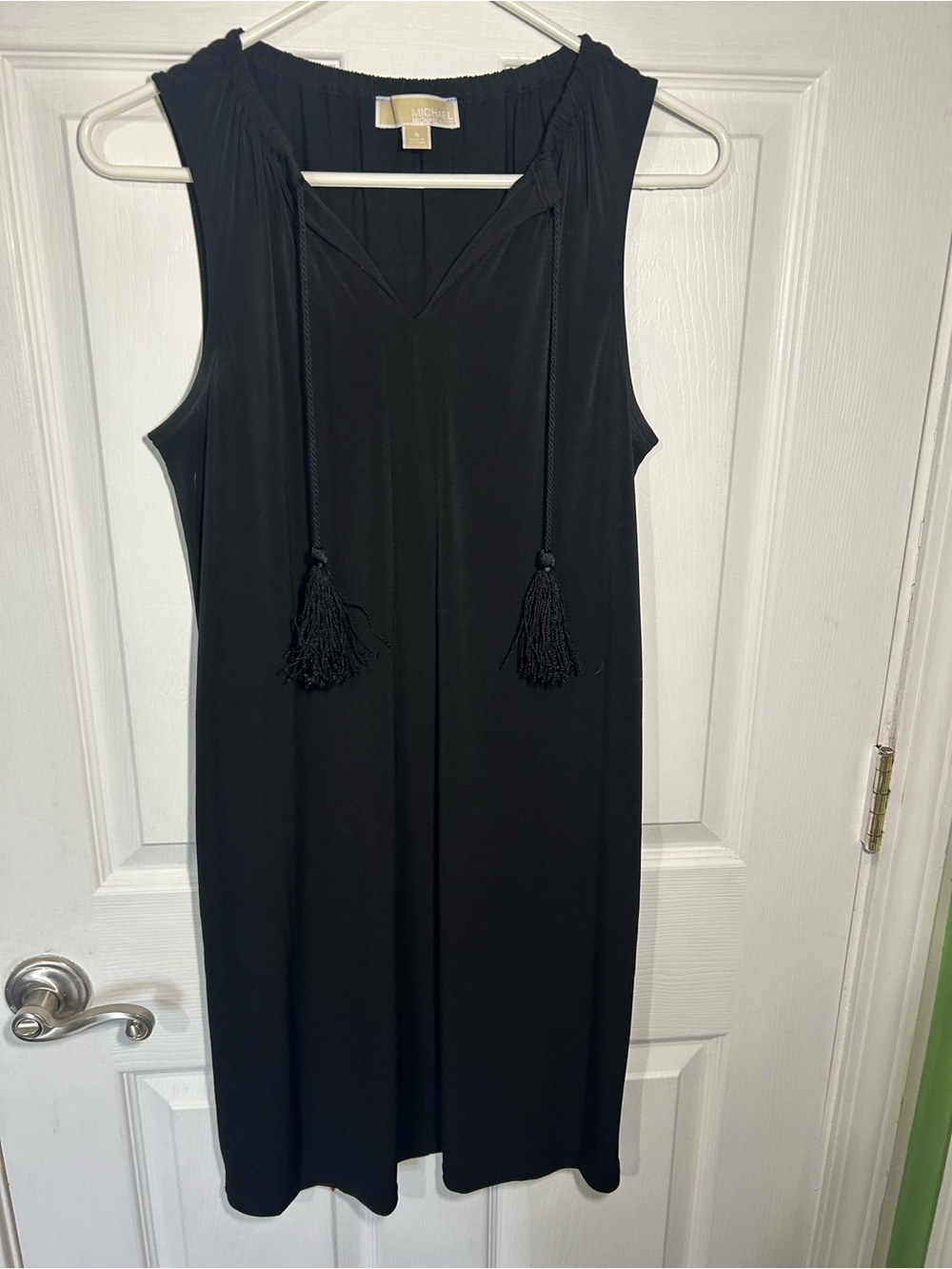 Michael Kors sleeveless V-neckline Black Tassel Tie Shift Dress Size Small